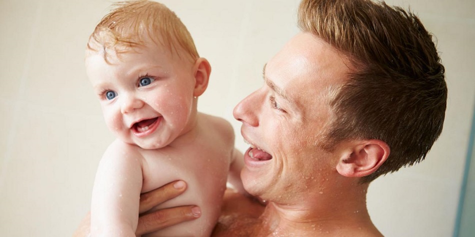 Dad Bath with son. Бедный отец и сын фото. Father son Shower. Shower dad